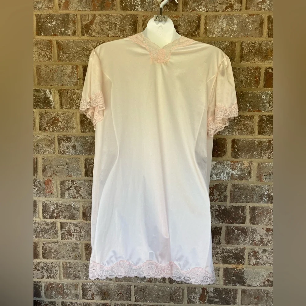 Vintage La Femme de Vanity Fair nightgown/chemise Size 34